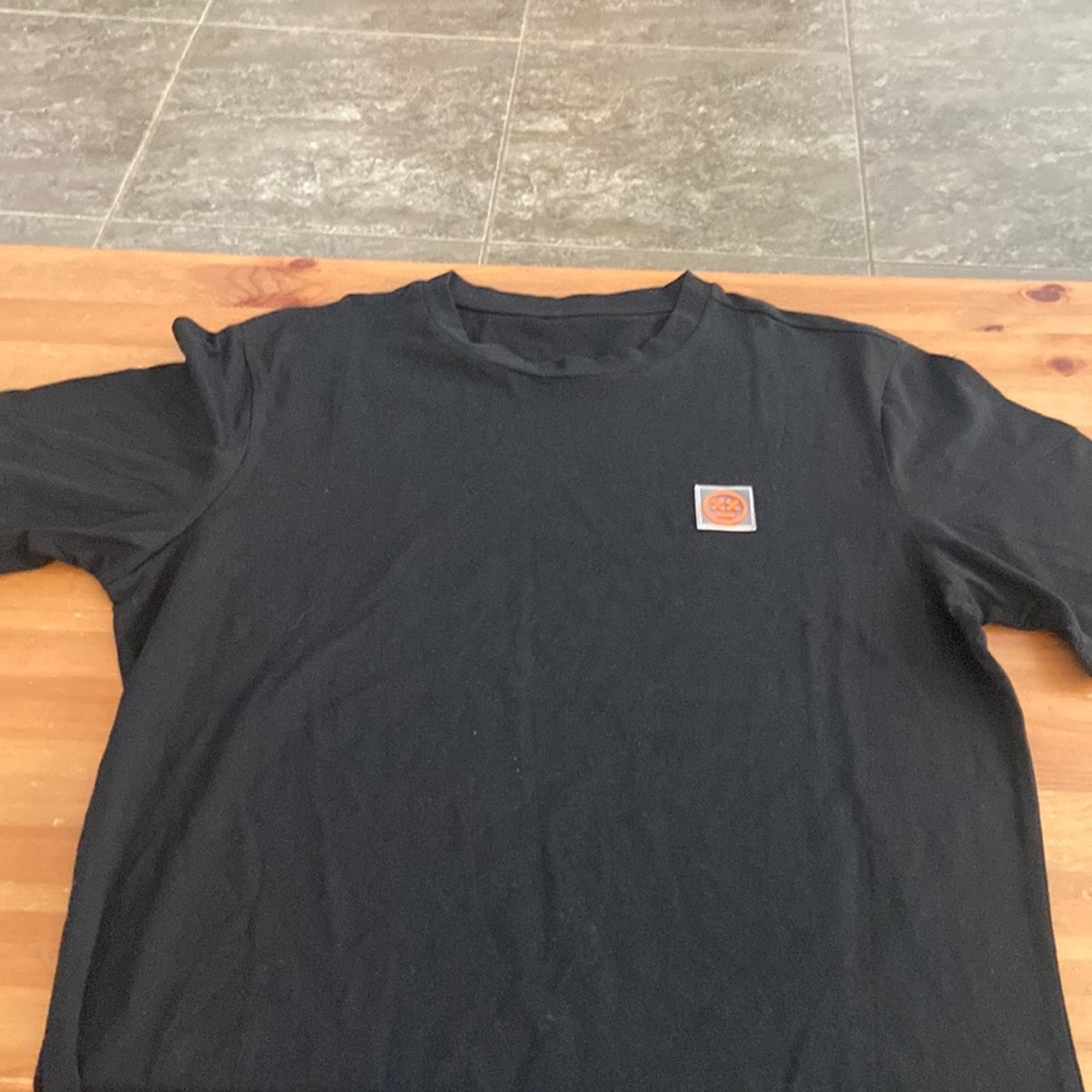 Black t shirt size medium